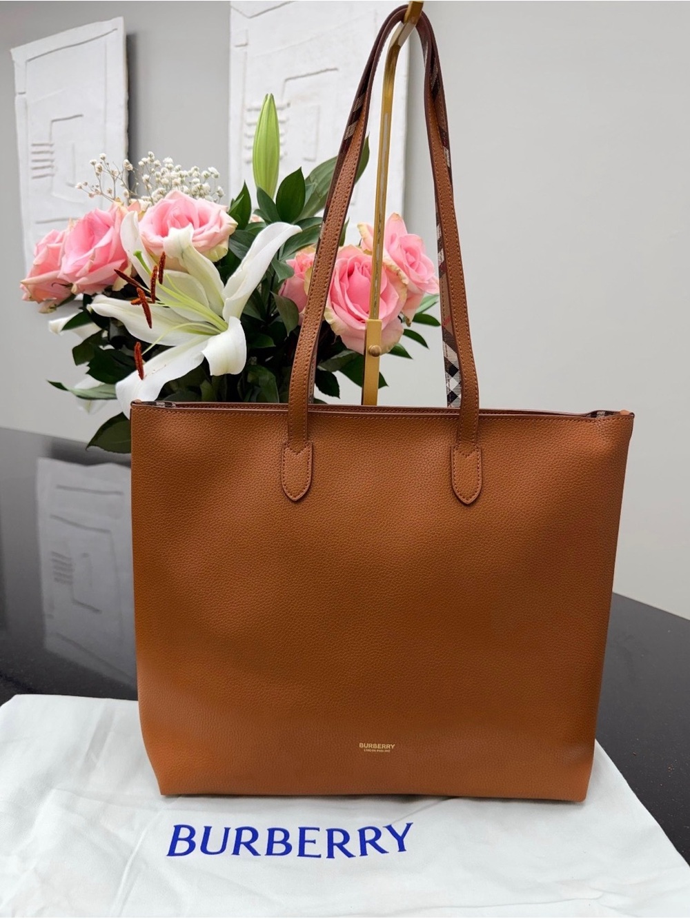 Burberry Medium Double-Faced Tote Tawny Brown 8121434 + COA
